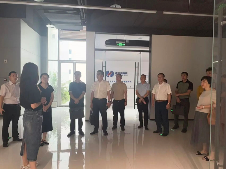 凝企智慧 助推发展 | 区工商联参观调研余上鸥