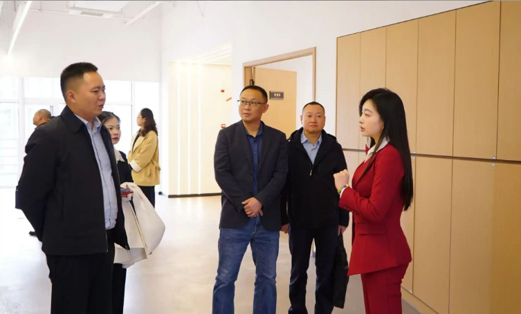 数智领航 共促发展 |  道真县委常委、县委办主任明跃一行到余上鸥参观调研